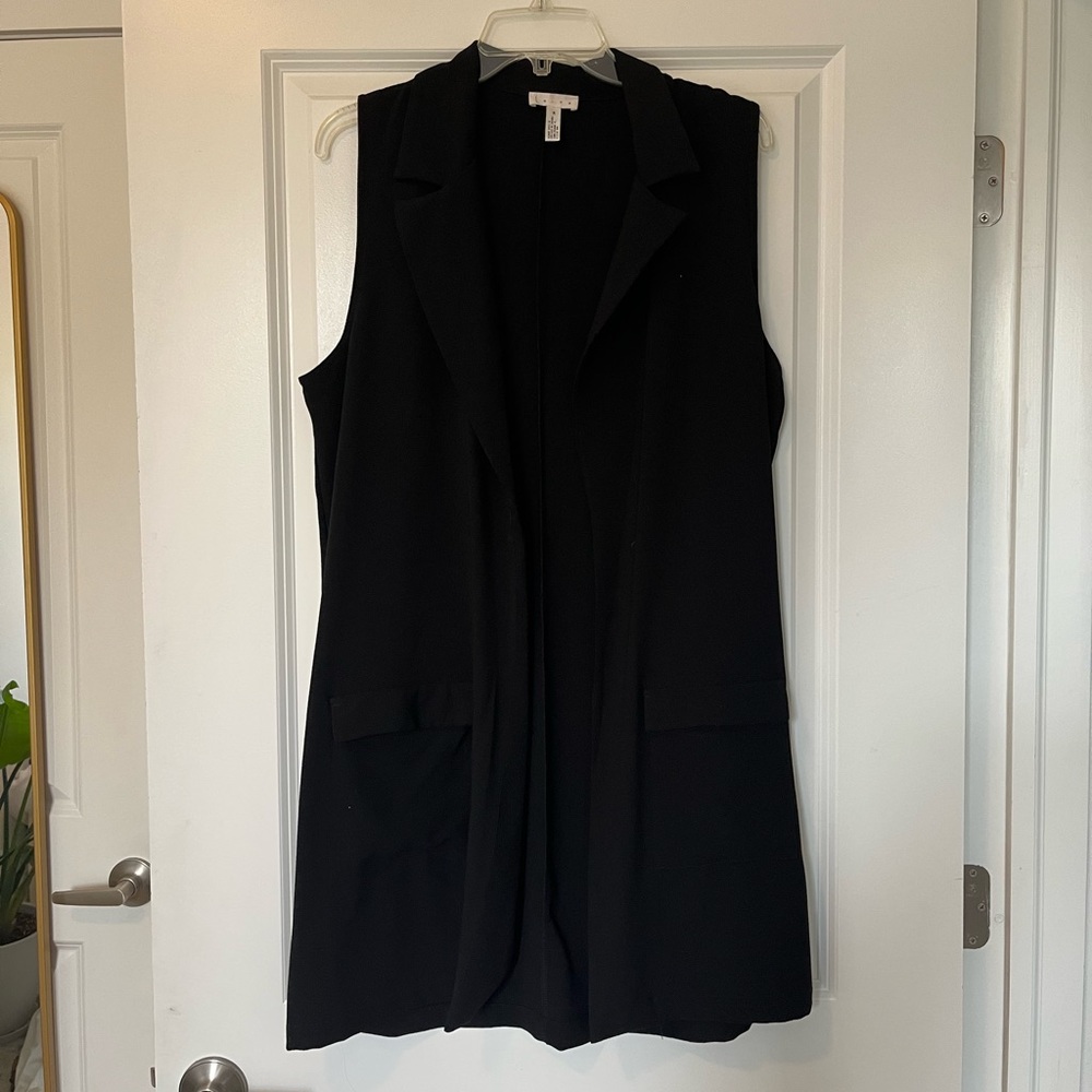 Aritzia Leith Sleeveless Vest